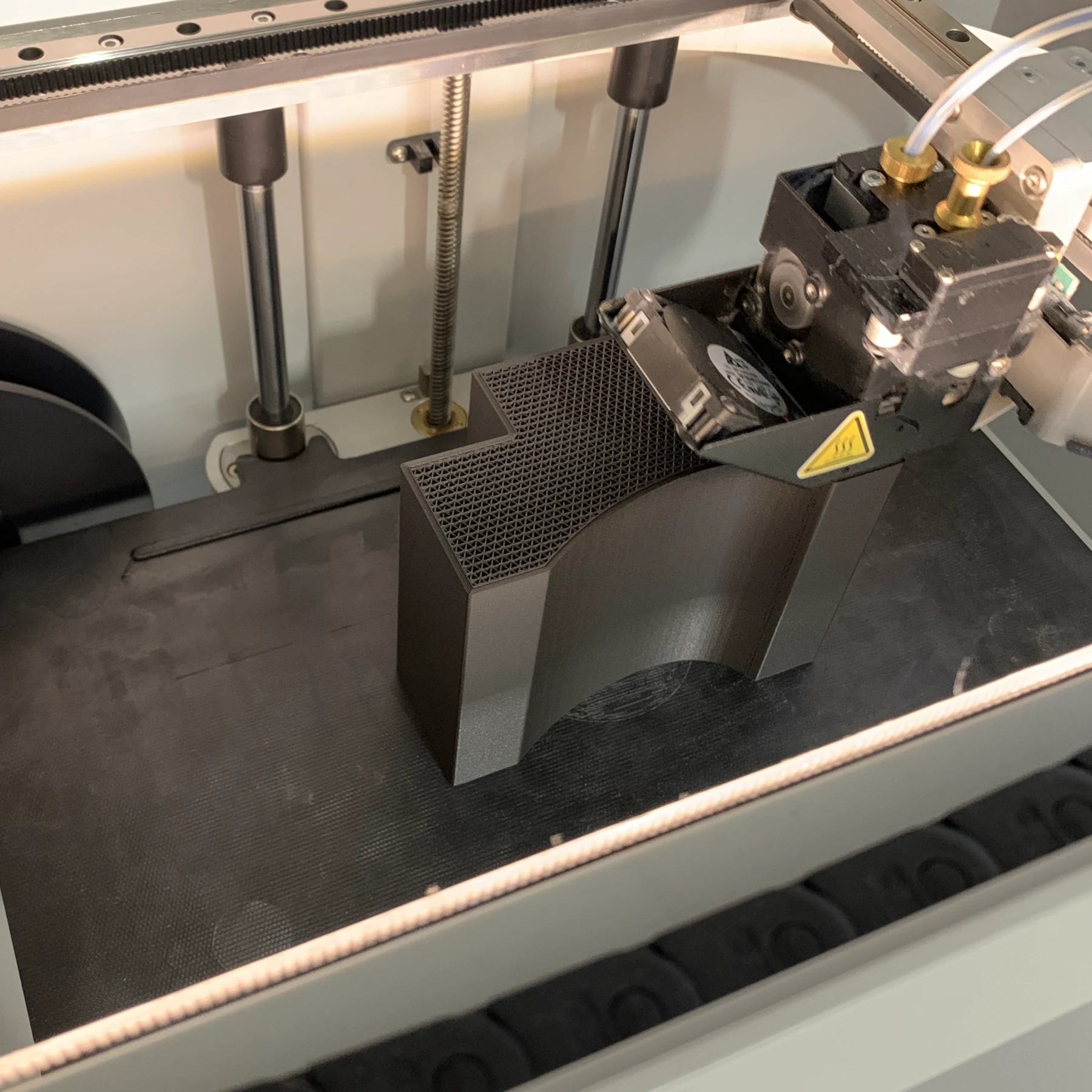 Stampa della matrice per stampo per piegatura lamiera con stampante Markforged materiale Onyx - F-Pro